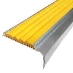 Антиковзний кутовий поріг з жовтою гумовою вставкою 1 м алюмінієвий