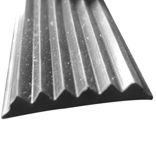 Тактильна гумова стрічка 36 мм чорна – протиковзний напрямний елемент для безпечної навігації