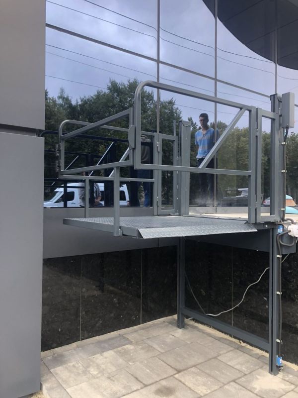 Підіймач для інвалідів і МГН (для аптек, лікарень та ін.)