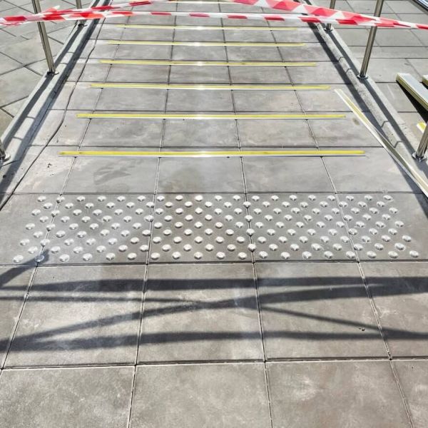 Тактильний індикатор алюмінієвий зі штифтом Ø35 мм — для безпечного переміщення людей з вадами зору