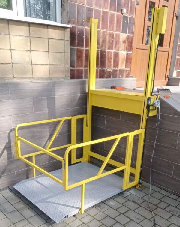 Підіймач для інвалідів і МГН (для аптек, лікарень та ін.)