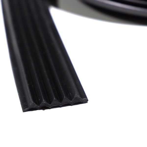 Тактильна гумова стрічка 31х5 мм чорна