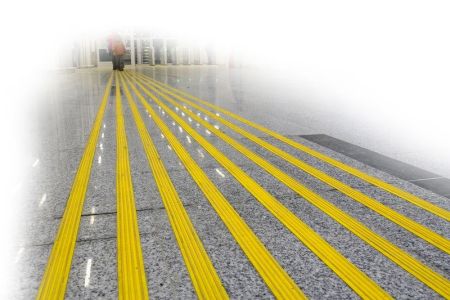 Протиковзна тактильна стрічка 31х5 мм жовта 3М самоклеюча